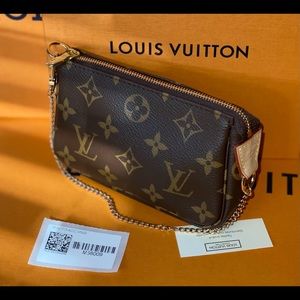 Louis Vuitton Mini pochette acc. Monogram 2021.